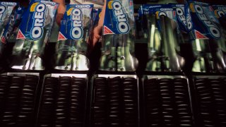 a worker packaging oreos at a Nabisco plant.