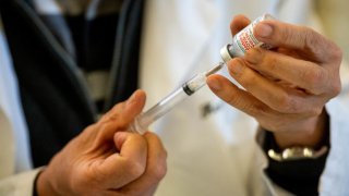 Millones de vacunas contras el COVID-19 serán distribuidas en EEUU.