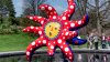 El Jardín Botánico de Nueva York se viste con las obras de la artista Yayoi Kusama