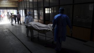 En India se reporta un aumento de las muertes y contagios por coronavirus.