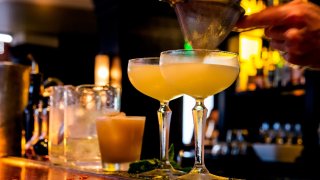 Los restaurantes, bares y licorerías de Arizona ahora pueden vender cócteles para llevar