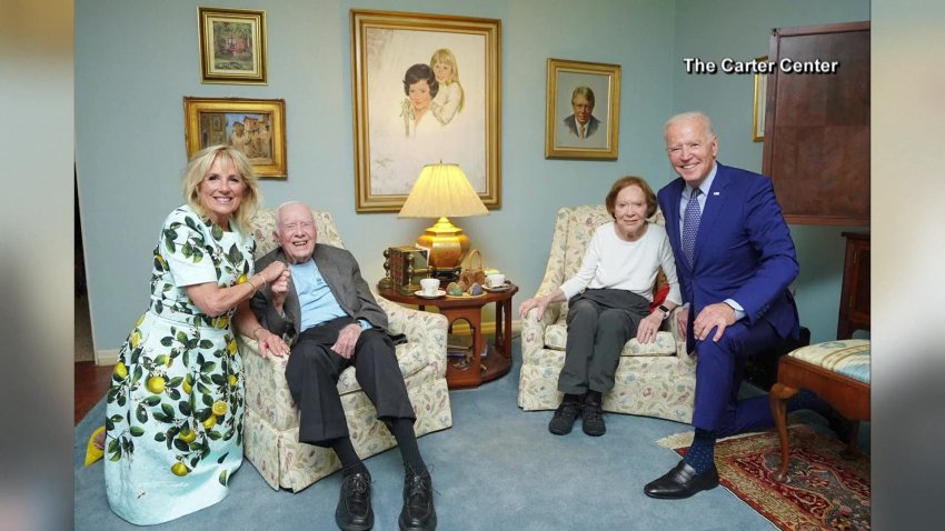 Por qué los Carter se ven tan pequeños en foto con los Biden