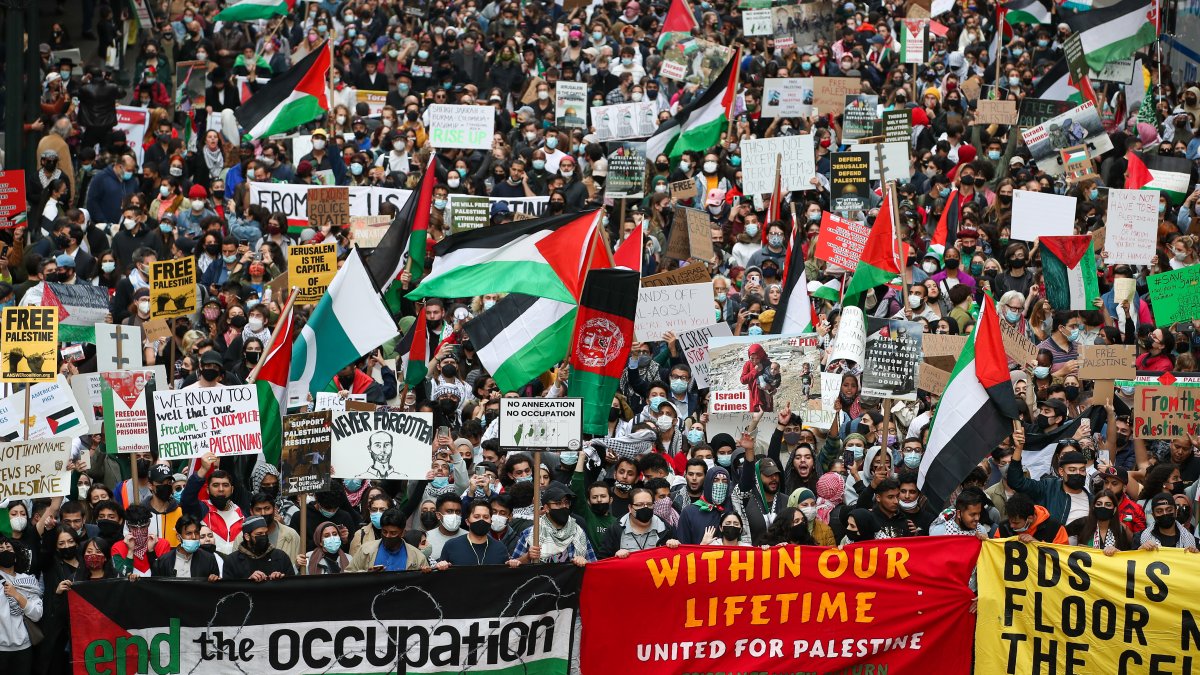 Manifestantes se enfrentan frente al consulado de Israel de NYC ...
