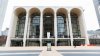 Met Opera llega a un acuerdo con los tramoyistas antes de regresar a las actuaciones en septiembre