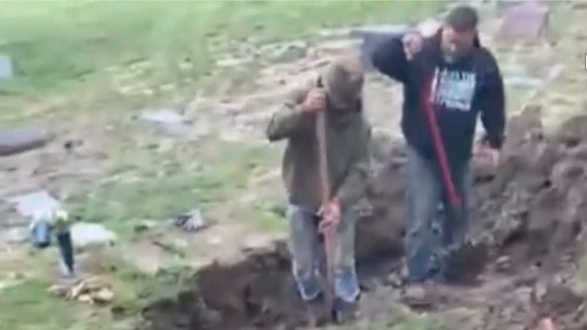 Macabro hallazgo luego que cavan parcela donde enterraron a un ser querido