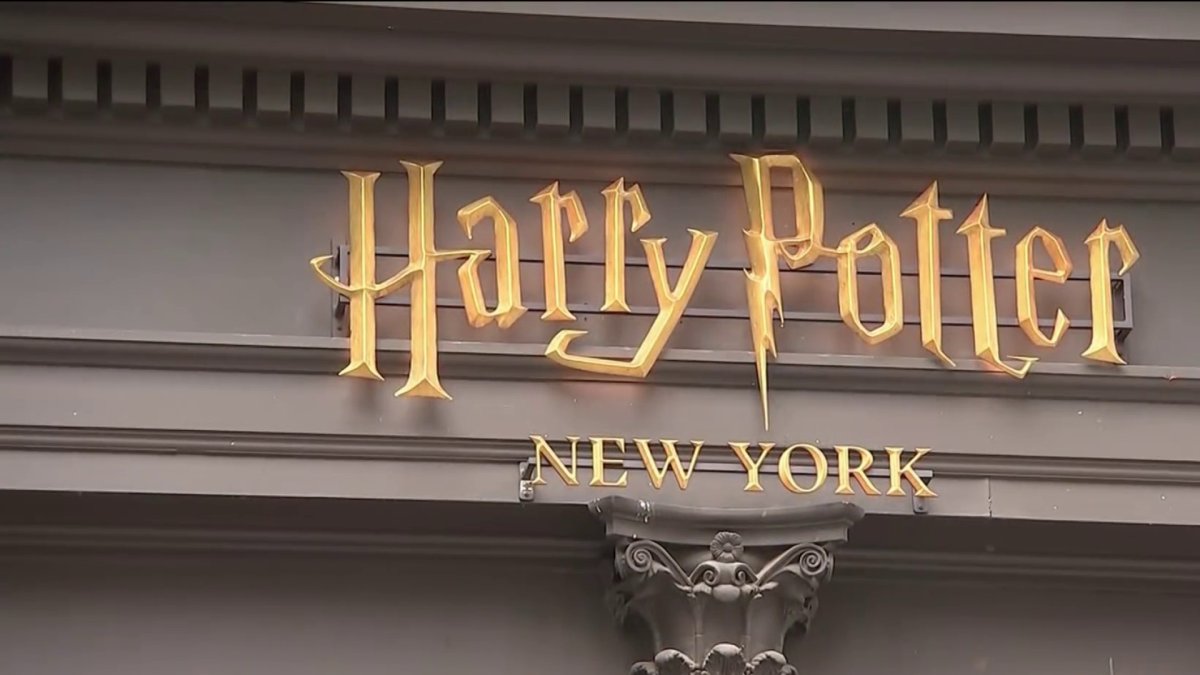 Harry Potter tiene una nueva tienda en Nueva York y vamos a tener que  visitarla porque con las fotos no nos hacemos una idea de su molonez