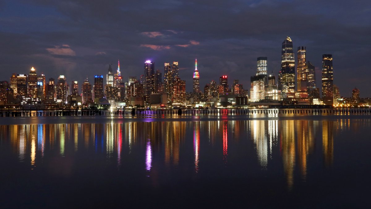 New York’s iconic skyscrapers will be illuminated this weekend to celebrate LGTBQ Pride – Telemundo New York (47)