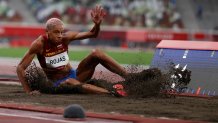 La venezolana Yulimar Rojas compite en las rondas preliminares del grupo A de triple salto femenino durante los Juegos Olímpicos 2020, este viernes en el Estadio Olímpico de Tokio (Japón)