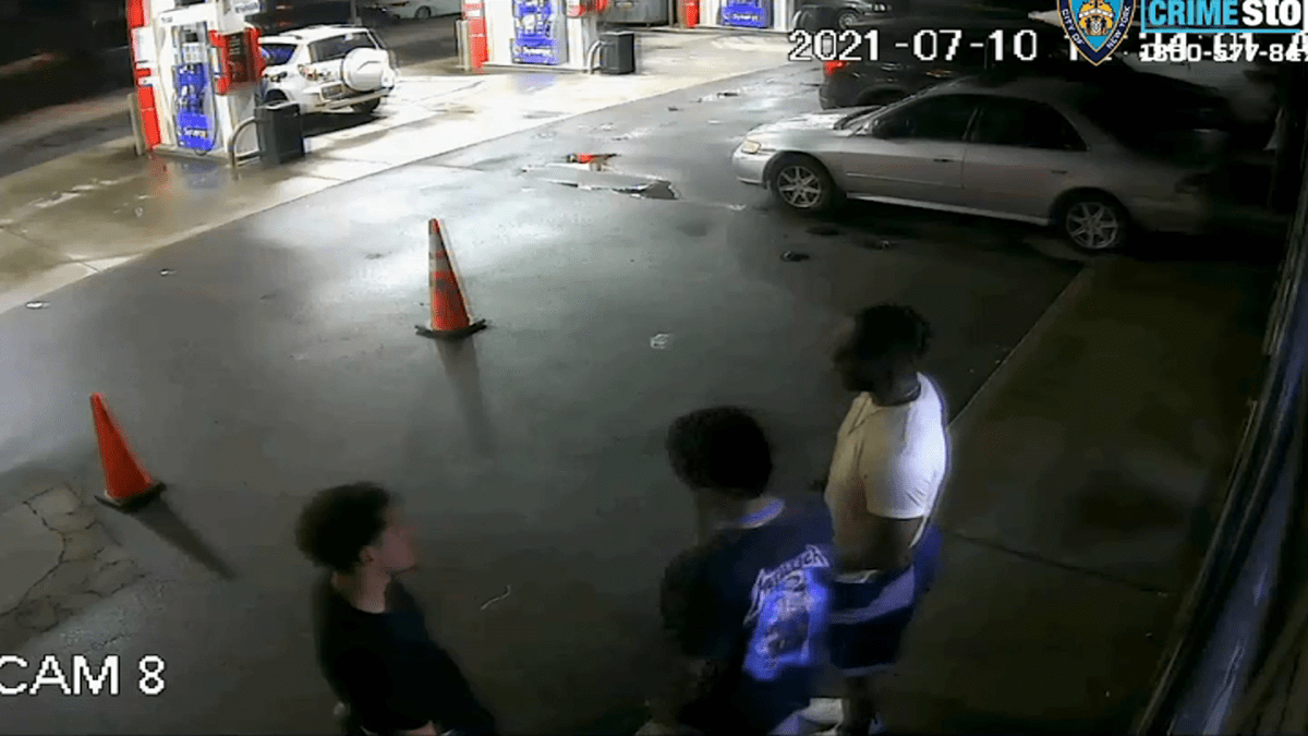 group of suspects threaten driver and steal his car in Harlem – Telemundo New York (47)