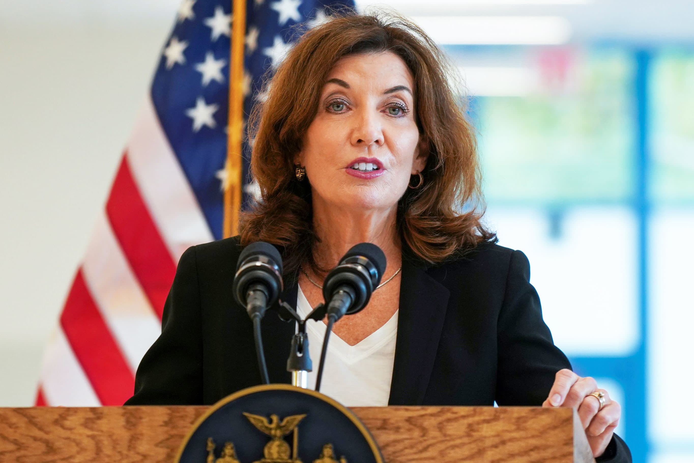 Hochul And Lawmakers Miss NY Budget Deadline; Agreement May Be Reached ...