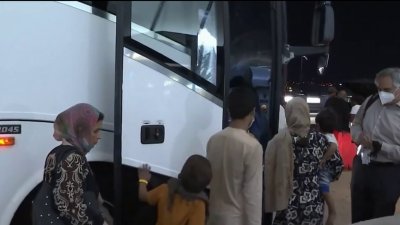 Refugiados afganos llegan al norte de Virginia