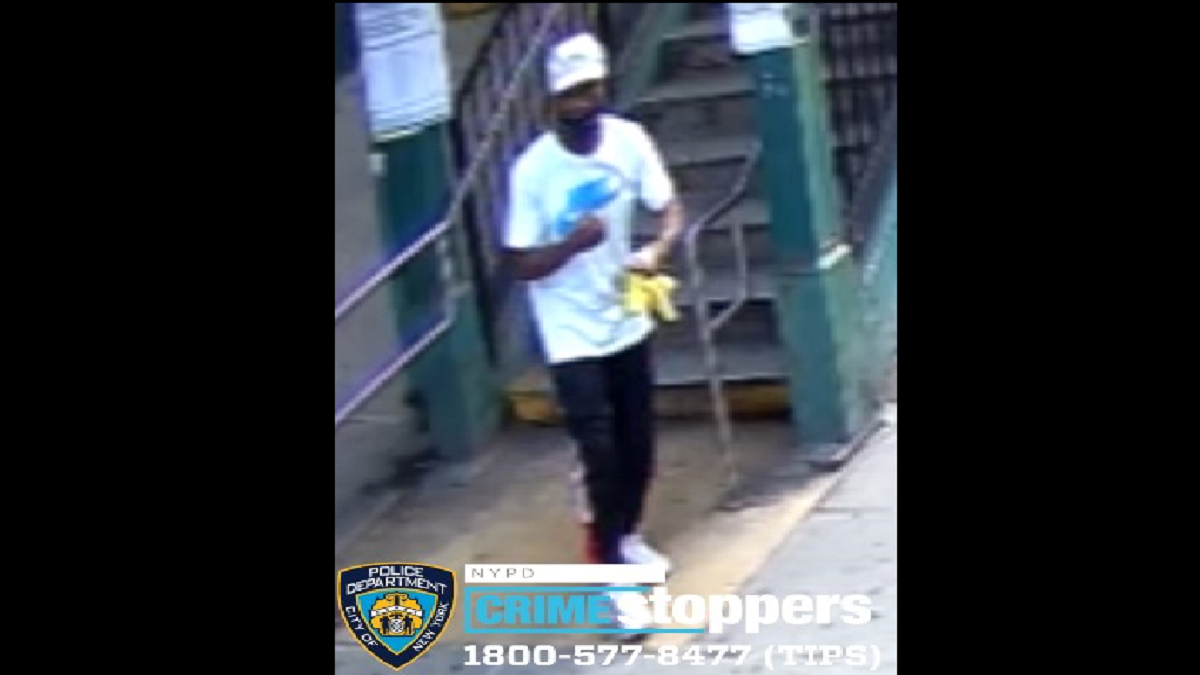 Suspect inappropriately touches a woman on the stairs of a subway station in the Bronx – Telemundo New York (47)