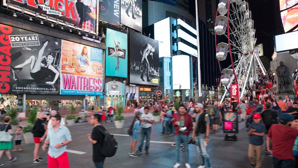 Huge New Attraction Debuts in Times Square – Telemundo New York (47)