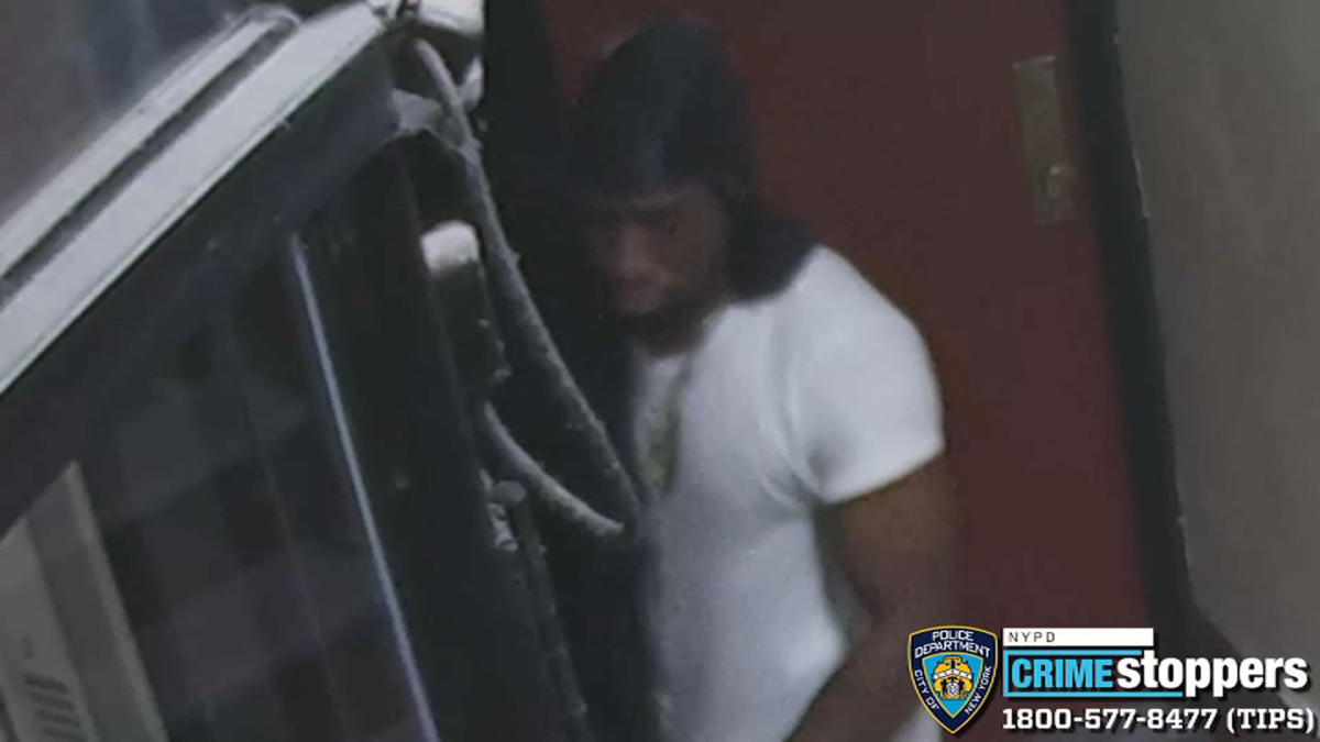 Armed suspect rapes and assaults a 70-year-old woman in the Bronx – Telemundo New York (47)