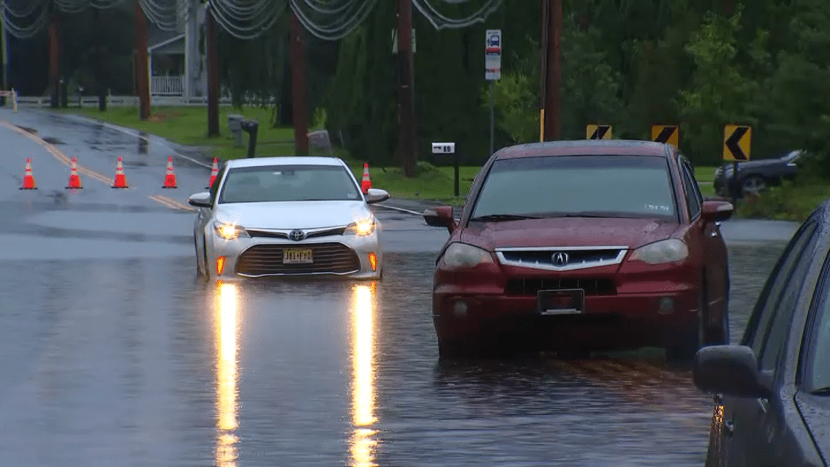 Drivers are rescued from flooded cars as Henri generates rainiest hour in NY history – Telemundo New York (47)