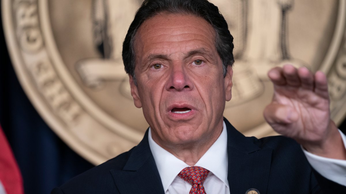 Cuomo promotes an opinion piece comparing his fall to a coup – Telemundo New York (47)