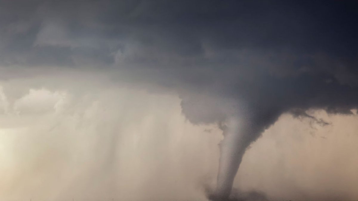 Tornado en Iowa dejó muertos y heridos – Telemundo Washington DC (44)