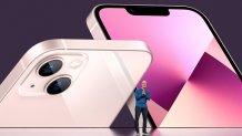 Una foto del folleto facilitada por Apple Inc. muestra al CEO de Apple, Tim Cook, presentando el nuevo iPhone 13 durante el Evento Especial de Apple en Apple Park en Cupertino, California, EE. UU., 14 de septiembre de 2021.