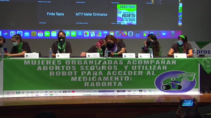 Feministas mexicanas presentan ingenioso robot en pro del aborto