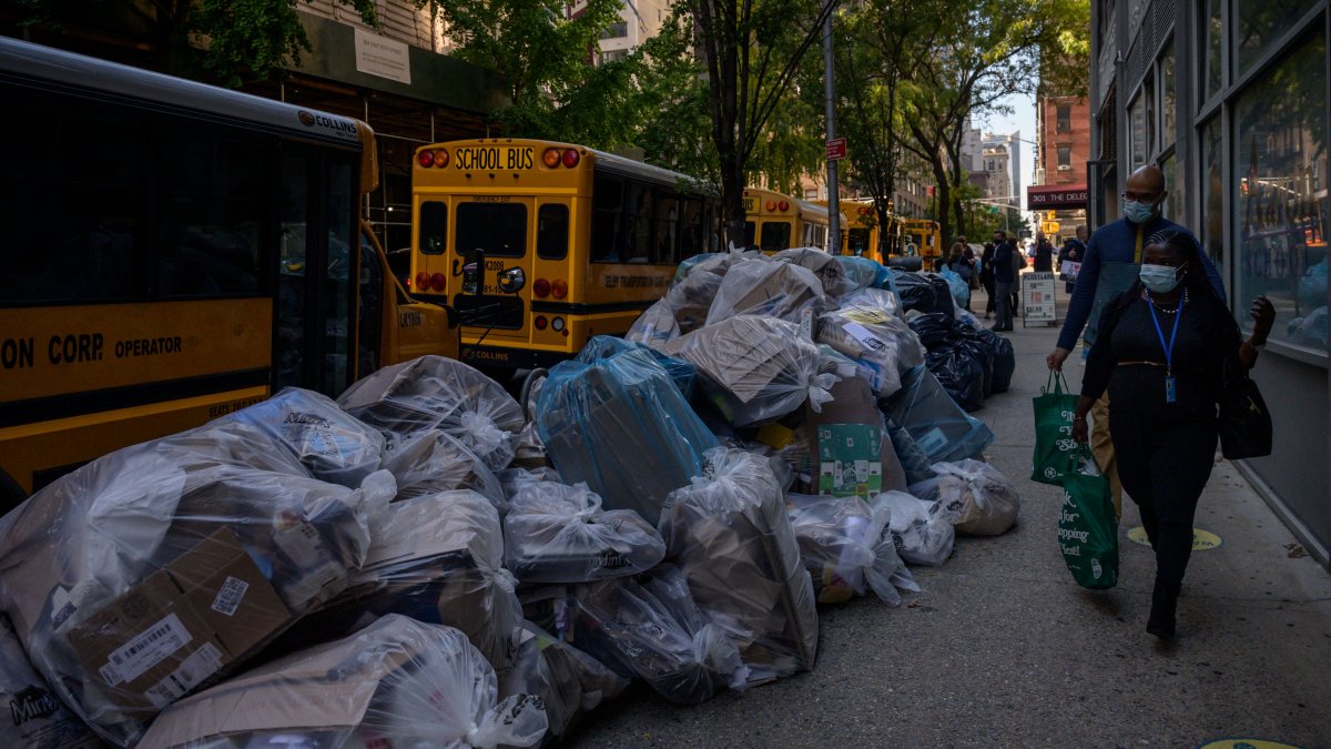 Zero hour arrives for New York public employees to comply with the vaccination mandate – Telemundo New York (47)