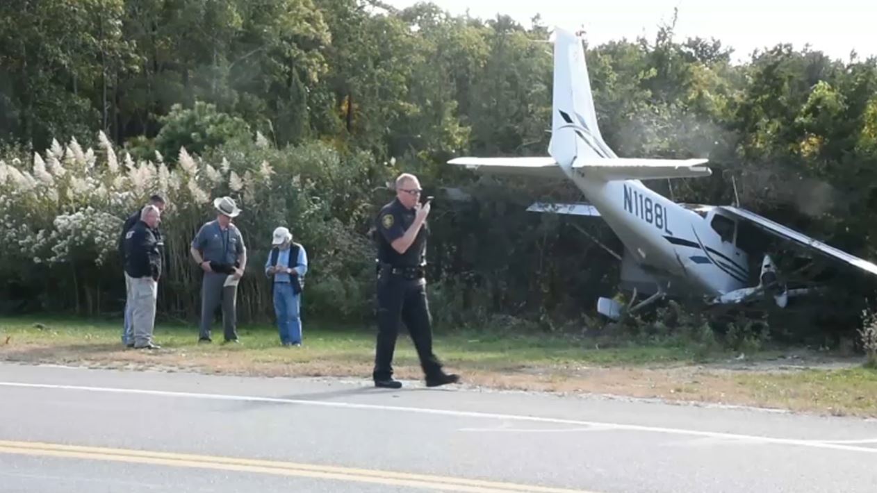 Avioneta se estrella durante fallido aterrizaje en aeropuerto de Long  Island – Telemundo New York (47)