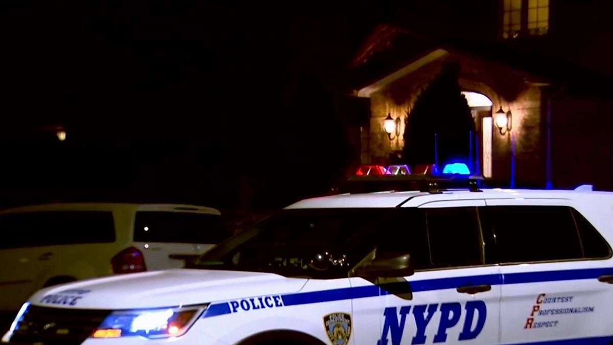 16-year-old teenager shoots his mother inside a residence in Staten Island – Telemundo New York (47)