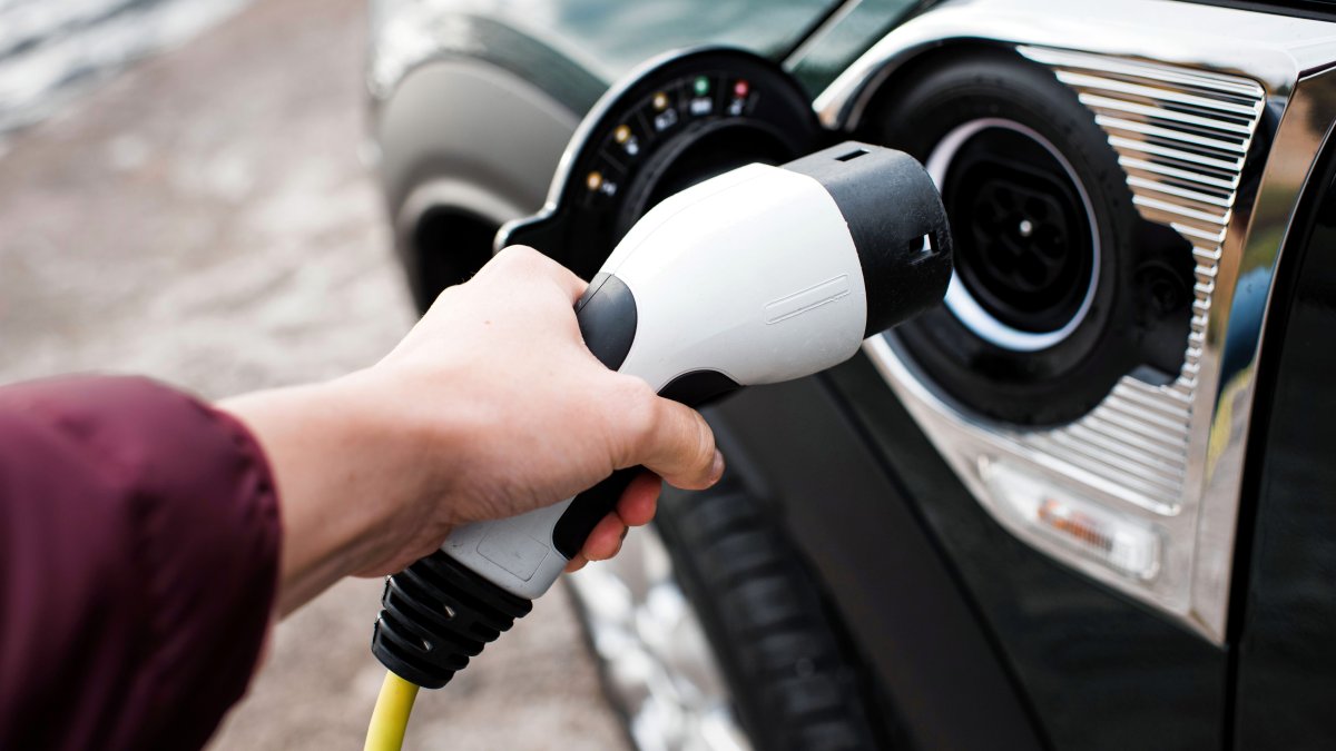 New Jersey halts electric vehicle rebates due to high demand