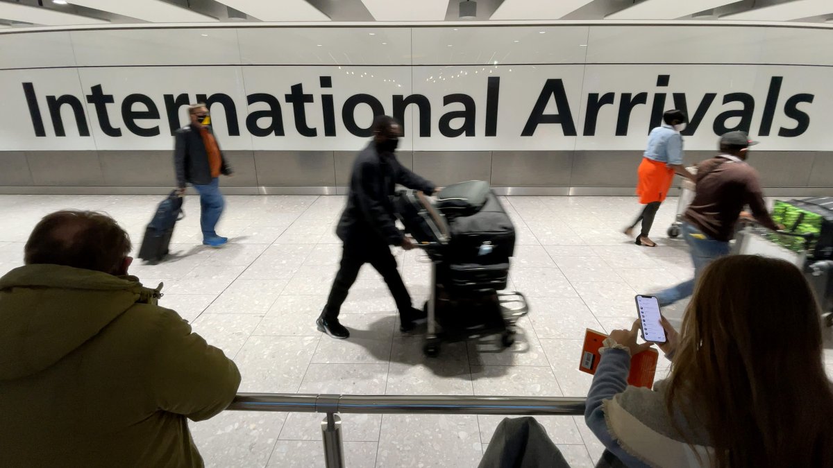 NY continues to monitor Omicron variant as US travel ban takes effect – Telemundo New York (47)