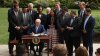 Biden firma orden ejecutiva para combatir el tráfico humano y crimen en tierras indígenas