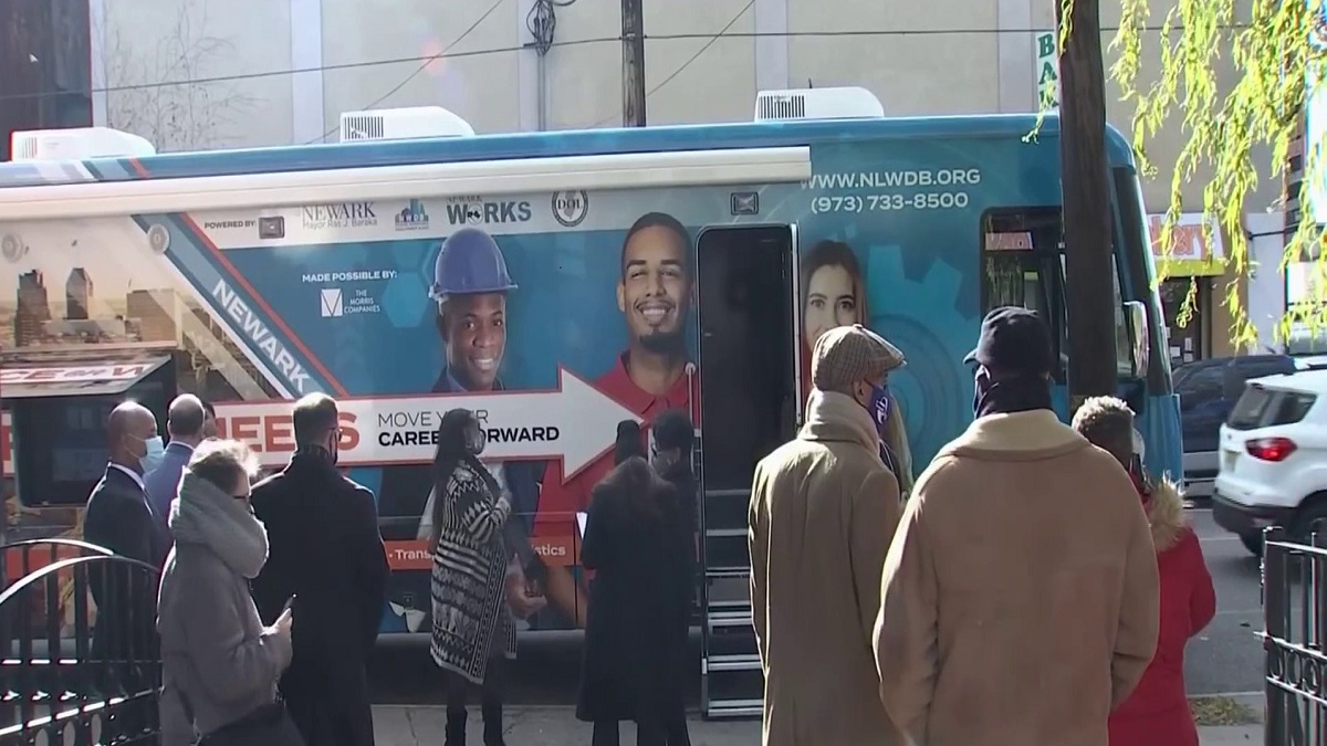 New Newark Initiative on Wheels Provides Assistance to Help Residents Find Jobs – Telemundo New York (47)