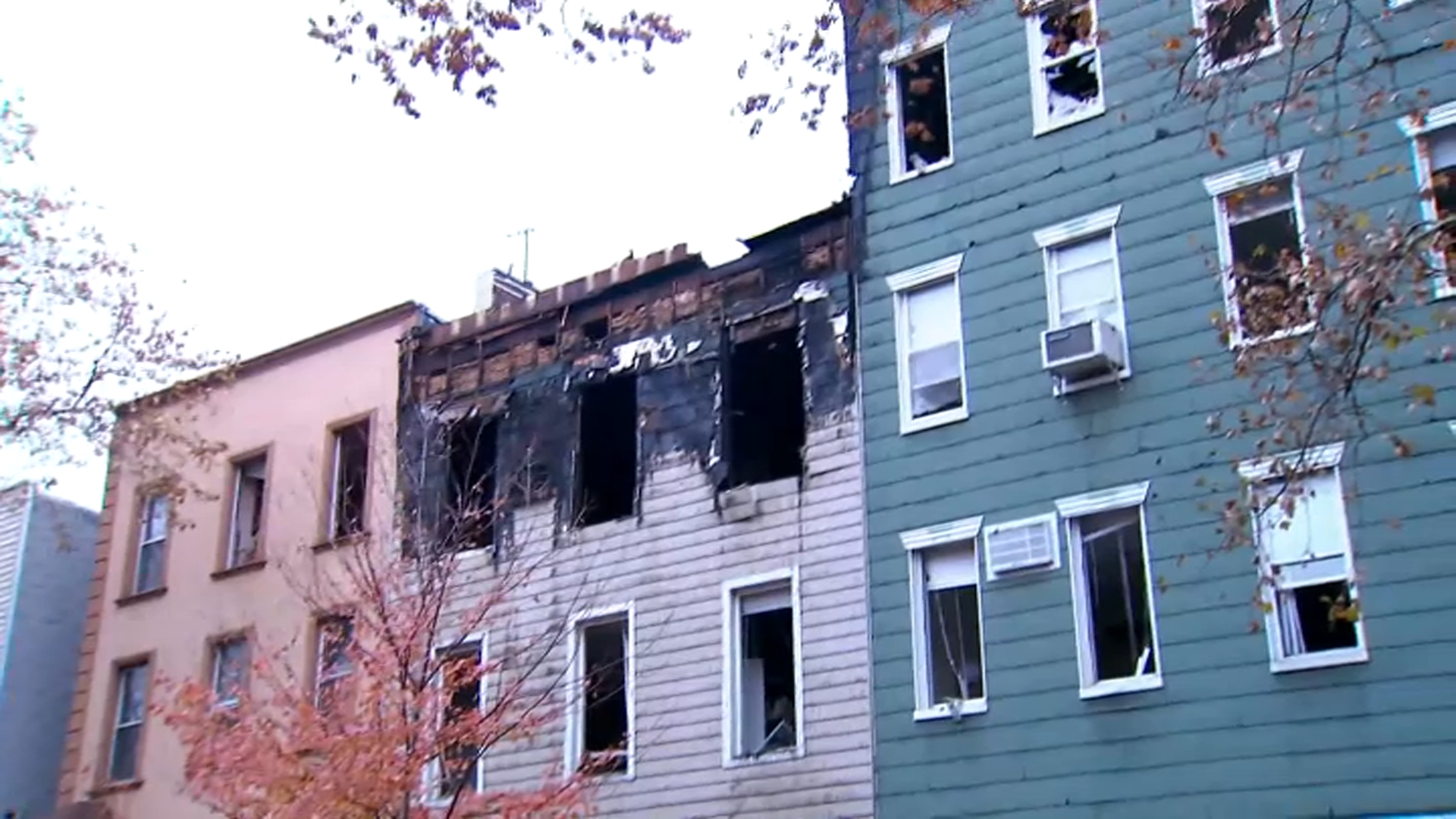 Fire In Manhattan Leaves Two Dead, A Girl Seriously Injured And Several ...