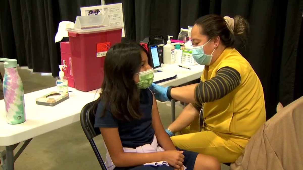 New York vaccination centers begin to provide the COVID-19 vaccine to children under 12 years of age – Telemundo New York (47)