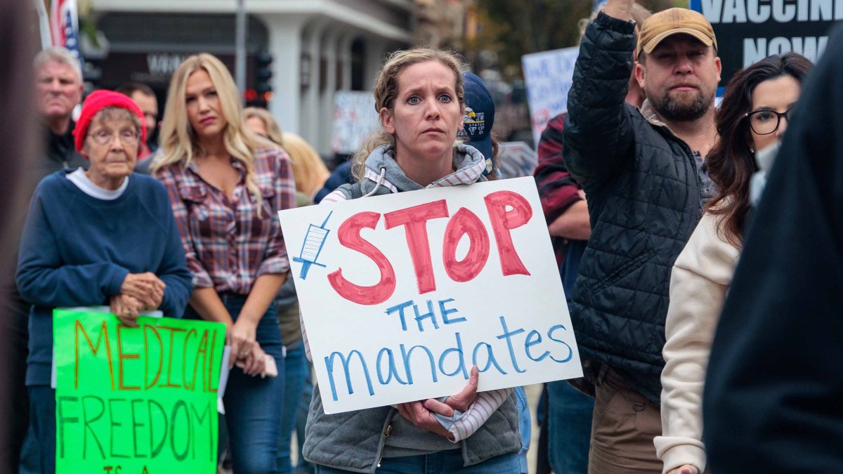 Can workers fired for not getting vaccinated apply for unemployment benefits?  – Telemundo New York (47)