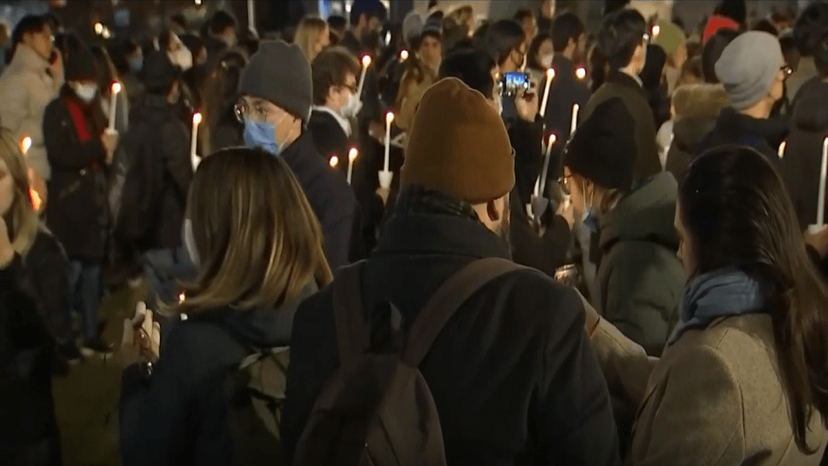 Vigil held to remember Columbia student killed with a kitchen knife in NYC – Telemundo New York (47)