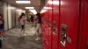 Incrementan seguridad en escuelas de la región tras balacera en Texas
