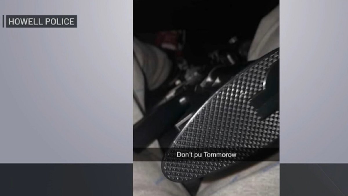 New Jersey high school student arrested for posing with a gun on social media – Telemundo New York (47)