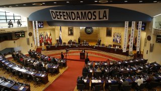 Vista del Salón Azul de la Asamblea Legislativa de El Salvador, en una fotografía de archivo. EFE/Rodrigo Sura
