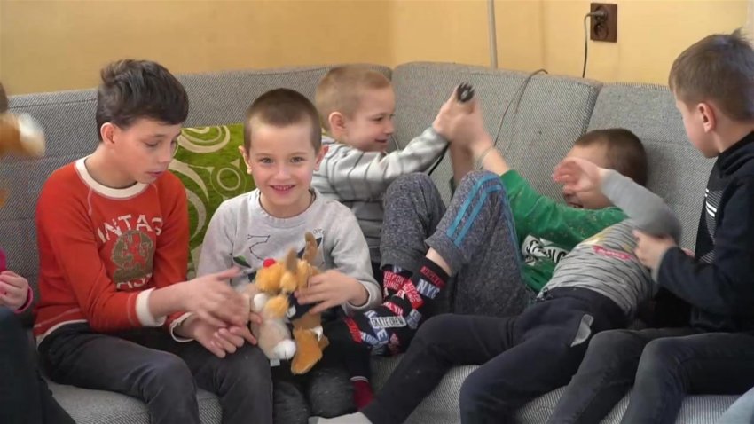 “Todo es parte de un juego”: la huida disfrazada de los niños de un orfanato de Ucrania