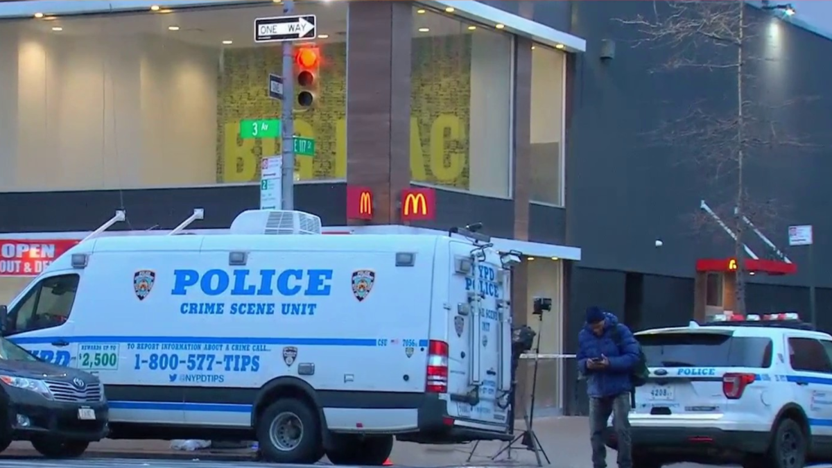 Hispanic McDonald’s Employee Stabbed Multiple Times in Manhattan – NBC New York