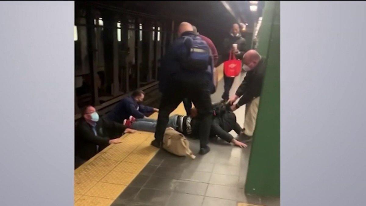 Good Samaritans Save People From Subway Tracks at New York City Stations – NBC New York