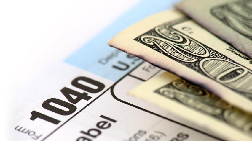 Debes dinero al IRS pero no puedes pagar, ¿Tienes que declarar impuestos?