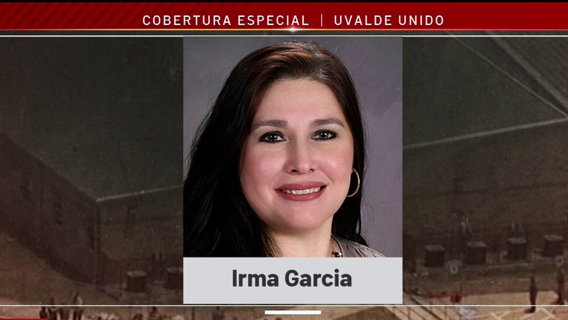 Texas: esposo de maestra fallecida en tiroteo escolar muere tras dejar  flores en tributo a víctimas – Telemundo New York (47)