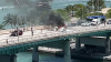 Avioneta se estrella en un puente de Miami y estalla en llamas; hay varios heridos
