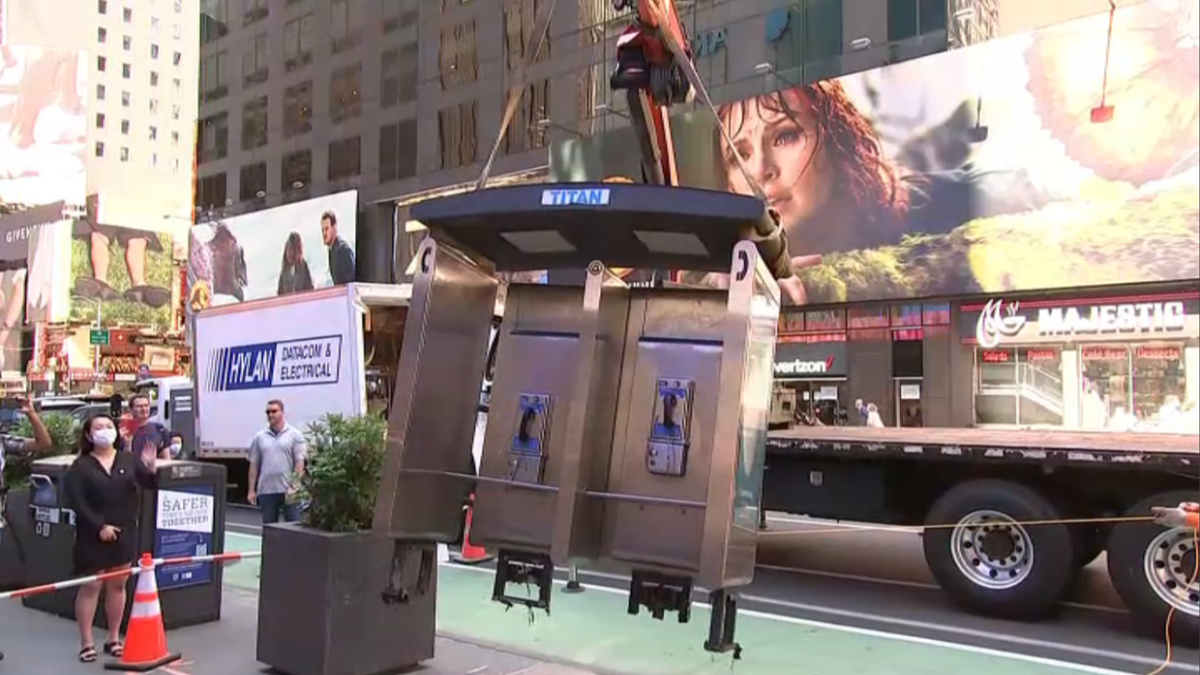 Who are you going to call?  New York City Removes Last Pay Phone From Street – NBC4 New York