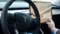 ¿Tienes un Tesla? Más de 134,000 autos serán revisados por peligrosa falla en pantalla
