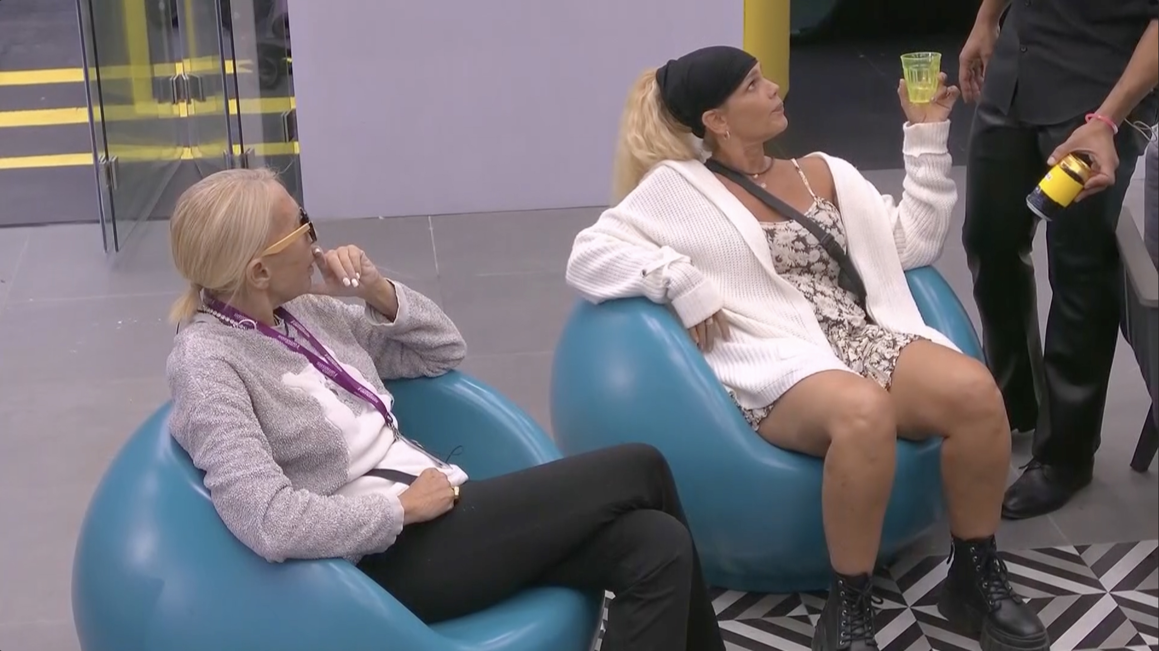 La casa de los famosos: critican a Niurka Marcos por su actitud arrojando  cerveza por los aires – Telemundo New York (47)
