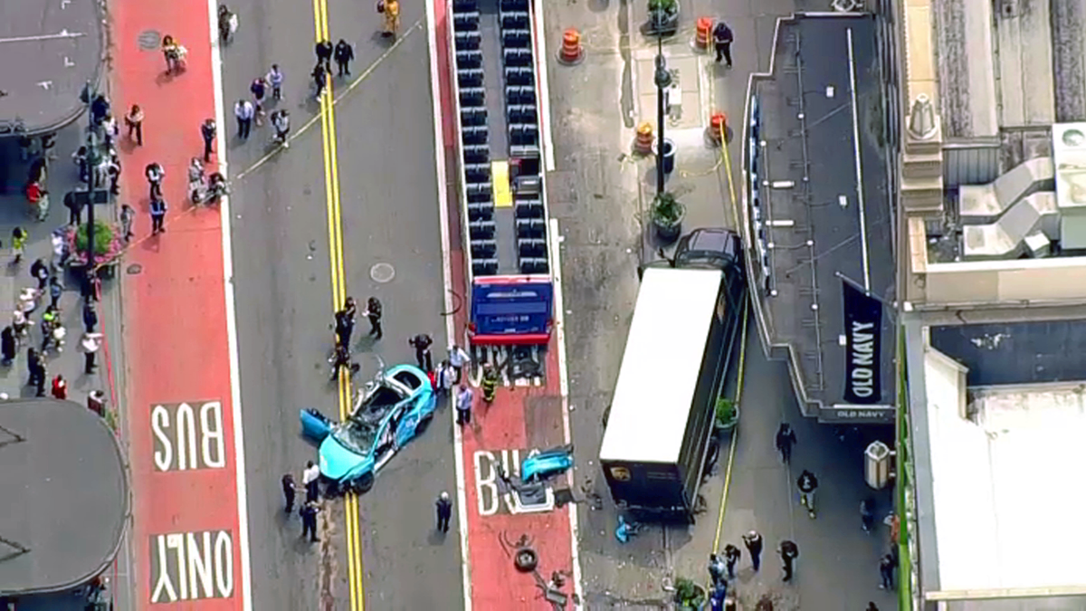 Vehicle Accident Ends with Truck in Front of Old Navy on Herald Square in Manhattan – NBC New York (47)