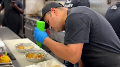 Iniciativa en el condado Prince George’s ayuda a pequeños empresarios de la industria alimentaria y el arte