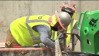 ‘Hay mucho trabajo’: Empresas de construcción, limpieza y más dicen necesitar empleados