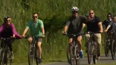 T44 On Top: Conmemorando Juneteenth, Biden cae de bicicleta, y el día más feliz